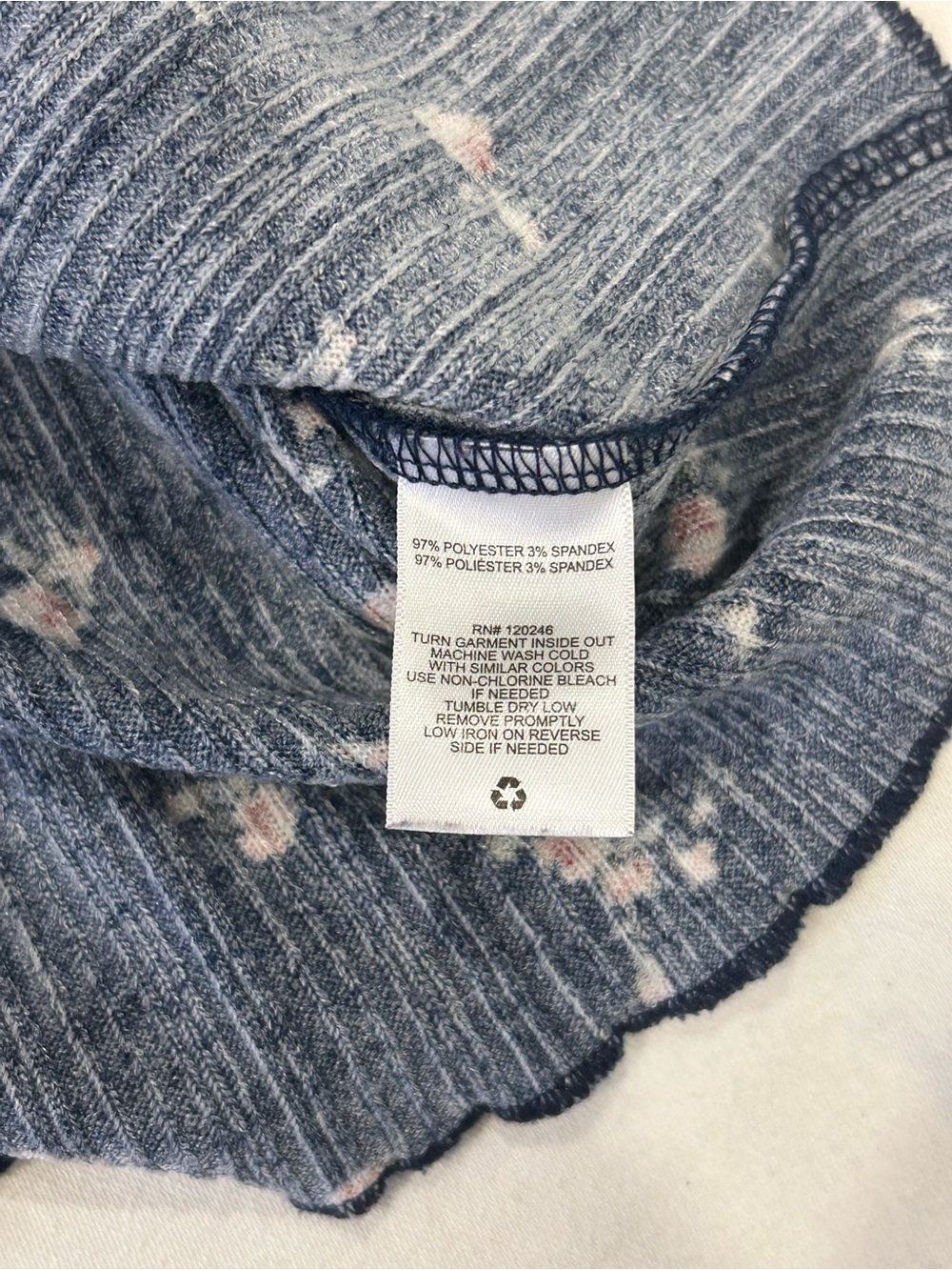 Women’s 5 knit shirt bundle - Picture 9 of 11